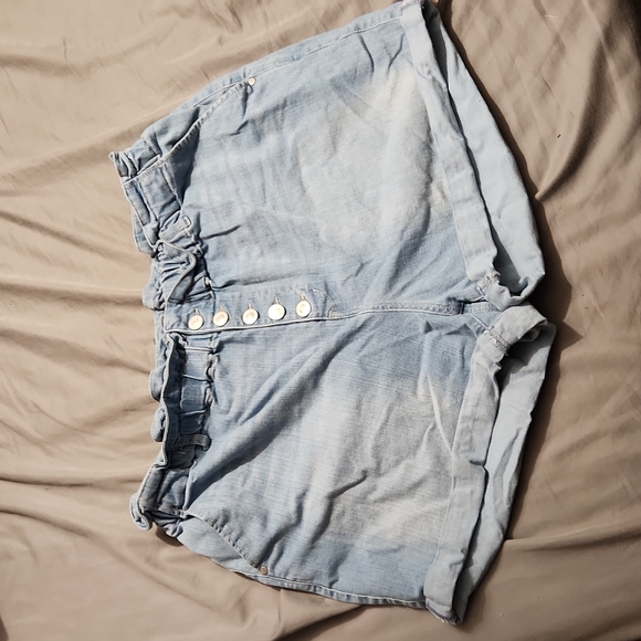 Elastic ruffle waist jean shorts - Picture 1 of 3